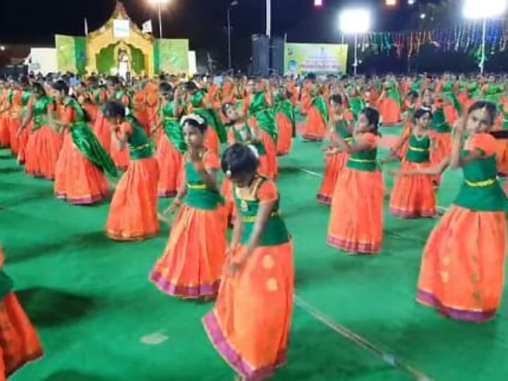 குளித்தலை அருகே வேங்காம்பட்டி ஸ்ரீ மாரியம்மன் கோயில் திருவிழா - பால்குடம் தூக்கிய பக்தர்கள்