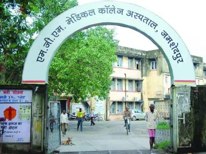 Jamshedpur MGM Hospital electricity cut for two hours Jharkhand News Ann Jamshedpur:  एमजीएम अस्पताल में दो घंटे गुल रही बिजली, टॉर्च  की रौशनी में हुआ मरीजों का इलाज