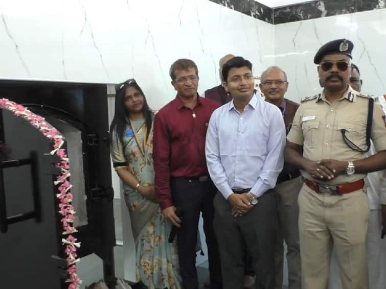 Electric crematorium to cremate pets in Coimbatore TNN Pets: கோவையில் செல்லப்பிராணிகள் உடல் தகனம் செய்ய மின் மயானம் துவக்கம்