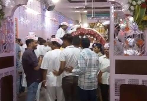 विठ्ठलाची आस प्रत्येकालाच लागली असल्याचं दिसत आहे.