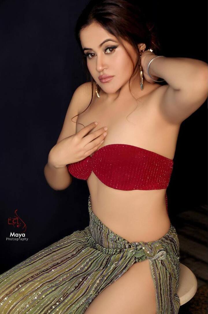 ਕਮਲ ਚੀਮਾ ਇੰਨੀਂ ਦਿਨੀਂ ਫਿਰ ਤੋਂ ਸੁਰਖੀਆਂ 'ਚ ਆ ਗਈ ਹੈ। ਦਰਅਸਲ, ਸੁਪਰਮਾਡਲ ਨੂੰ ਮਹਾਰਾਸ਼ਟਰ ਸਰਕਾਰ ਵੱਲੋਂ ਸਨਮਾਨਤ ਕੀਤਾ ਗਿਆ ਹੈ।