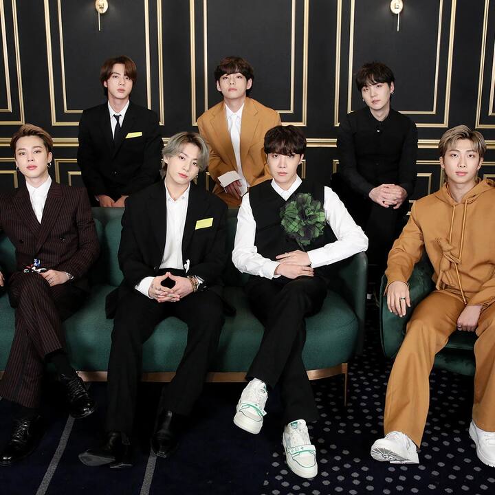 BTSची गाणी आणि म्युझिक व्हिडीओला युट्यूबवर मिलियन्सच्या संख्येने लाईक आणि व्हयूज पाहायला मिळतात. यावरून त्यांच्या चाहत्यांचा आकडा किती आहे याचा अंदाज येईल.