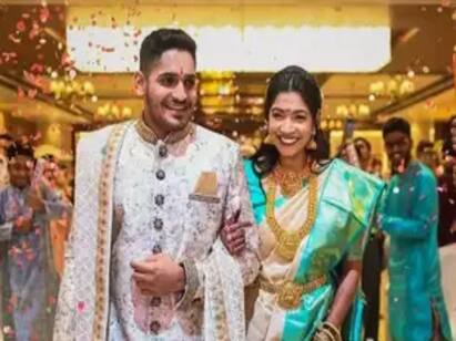 Chennai Super Kings Star Tushar Deshpande Ties the Knot with Fiance Nabha Tushar Deshpande : டும்.. டும்.. டும்..! சி.எஸ்.கே. வீரர் துஷார் தேஷ்பாண்டேவுக்கு நிச்சயதார்த்தம் - ரசிகர்கள் வாழ்த்து