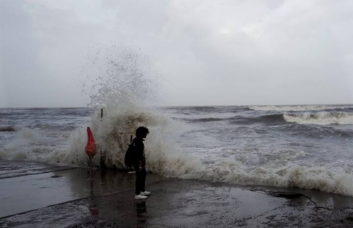 अरबी समुद्रात तयार झालेल्या कमी दाबाच्या पट्ट्यामुळे बिपरजॉय चक्रीवादळ तयार झालं. हे चक्रीवादळ मोखा नंतरचं सर्वात शक्तीशाली वादळ असल्याचं सांगितलं जातं आहे.