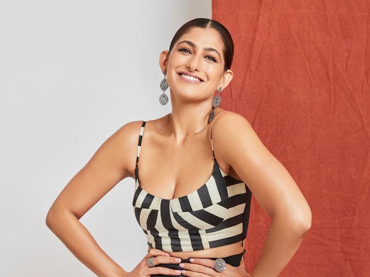 Kubbra Sait treated her fans with pictures in a black-white dress looking dapper as ever. Take a look