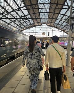 Photos: प्रियंका चोपड़ा-निक जोनस ट्रेन से निकले फैमिली वेकेशन पर, बेटी मालती मैरी पूल में यूं खेलती आईं नजर