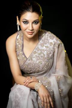 Jaya Ahsan: আরও একবার শাড়িতে নজর কাড়লেন জয়া আহসান, প্রশংসা অনুরাগীদের