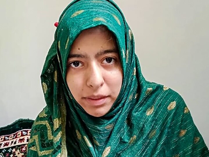 Jammu Kashmir: जम्मू-कश्मीर के इमाम की जुड़वा बेटियों ने पहली बार में ही किया NEET क्वालिफाई, बताया सक्सेस फॉर्मूला