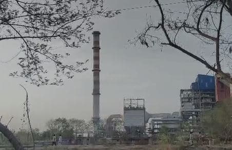 श्री सिद्धेश्वर साखर कारखान्याच्या (Siddheshwar Sugar Factory) चिमणी पाडकामाला आजपासून सुरुवात होणार आहे.