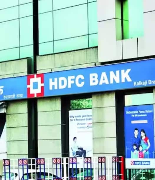 HDFC ਬੈਂਕ: HDFC ਬੈਂਕ HDFC ਚੈਟ ਬੈਂਕਿੰਗ ਨਾਮ ਹੇਠ WhatsApp 'ਤੇ ਸੇਵਾਵਾਂ ਪ੍ਰਦਾਨ ਕਰਦਾ ਹੈ। ਜੇਕਰ ਤੁਸੀਂ ਵੀ HDFC ਬੈਂਕ ਦੇ ਗਾਹਕ ਹੋ ਤਾਂ 7070022222 ਨੂੰ ਤੁਰੰਤ ਸੇਵ ਕਰੋ।