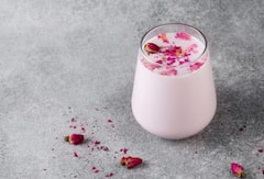 गर्मियों के लिए बेस्ट है गुलाब का शरबत...पेट भी रहेगा ठीक और स्ट्रेस भी होगा दूर