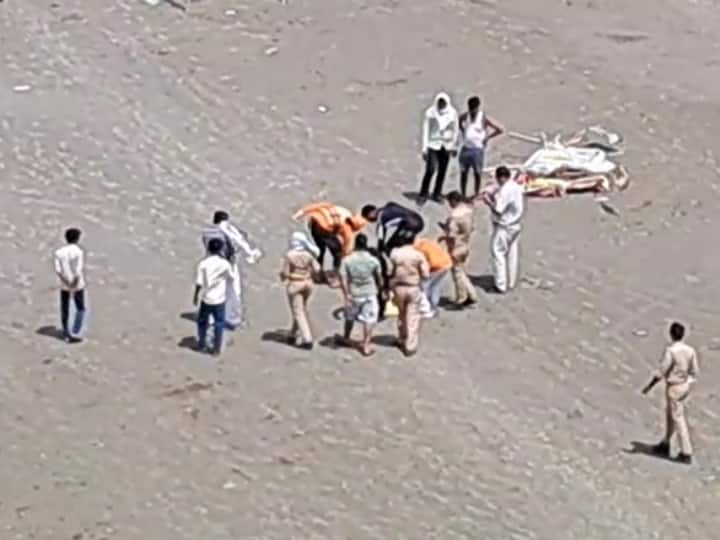 UP News: प्रयागराज में गंगा नदी में डूबने से RAF जवान सहित चार की मौत, एक महीने में 30 लोग गंवा चुके हैं जान Prayagraj Rapid Action Force Jawan and 3 children died due to drowning in Ganga River ANN UP News: प्रयागराज में गंगा नदी में डूबने से RAF जवान सहित चार की मौत, एक महीने में 30 लोग गंवा चुके हैं जान