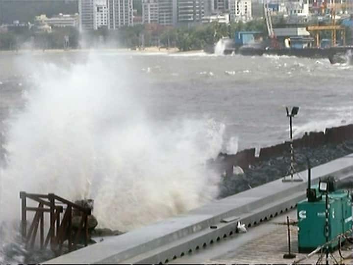 मुंबई शहर आणि उपनगरात उष्ण आणि दमट वातावारण राहण्याची शक्यता आहे.
