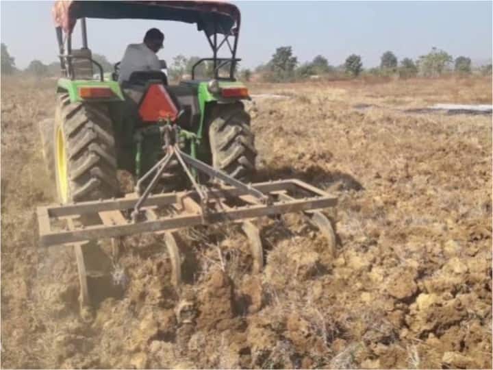 Paddy harvesting delayed due to rain, Kharif sowing may delay crop in Janjgir-Champa in Chhattisgarh ann Chhattisgarh: खराब मौसम के चलते समय पर नहीं हो पा रही धान की कटाई, किसानों को इस बात का डर