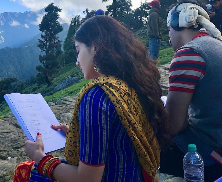 இன்று சுஷாந்த் மறைந்து 3 ஆண்டுகள் கடந்ததை அடுத்து அவருடன் இருக்கும் புகைப்படங்களை பகிர்ந்து உருக்கமாக பதிவிட்டுள்ளார் சாரா.