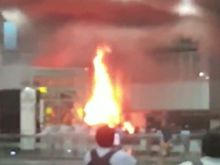 कोलकाता एयरपोर्ट पर सामान चेक के पास लगी आग, मची अफरातफरी
