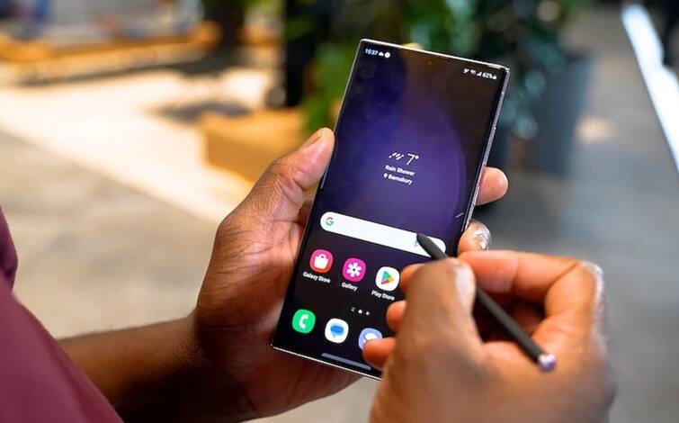 Google Android 14: android 14 features announced these smartphones are getting beta update Googleની નવી એન્ડ્રોઇડ 14 ઓપરેટિંગ સિસ્ટમ આ 10 સ્માર્ટફોનમાં પહેલા મળશે, જોઇલો લિસ્ટમાં તમારો ફોન તો નથી ને....
