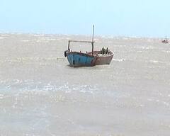 Cyclone Biparjoy : કચ્છનો દરિયો બન્યો ગાંડોતૂર, 15 ફૂટ ઉંચા મોજામાં બોટ ફૂટબોલની જેમ ફંગોળાઇ