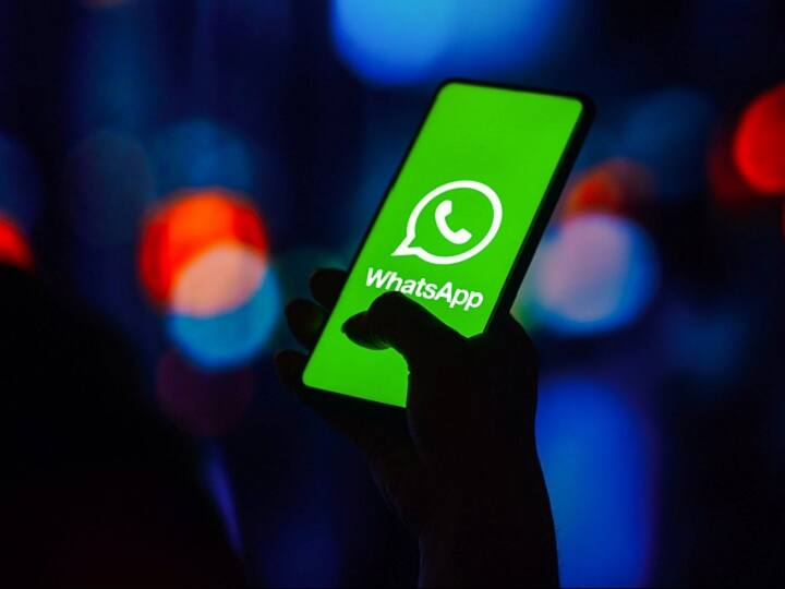 WhatsApp Services: तेजी से डिजिटल होते युग में कई जरूरी काम घर बैठे होने लगे हैं. इनमें से कई काम तो व्हाट्सऐप की मदद से चुटकियों में किए जा सकते हैं. आज हम आपको इनके बारे में बताने वाले हैं...