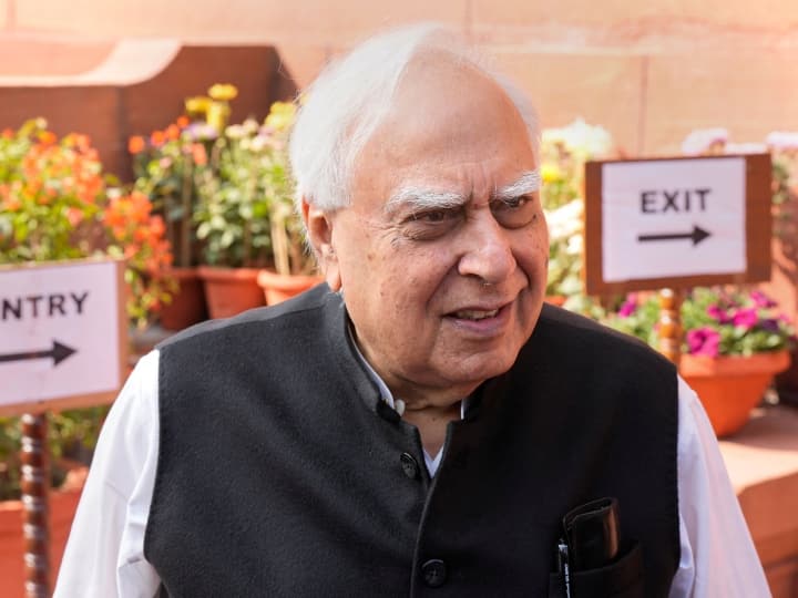 Rajya Sabha mP Kapil Sibal reaction On arrest of Tamil Nadu minister V Senthil Balaji UP Politics: तमिलनाडु के मंत्री की हिरासत पर कपिल सिब्बल बोले- 'जहां सरकार नहीं गिरती वहां करते हैं खरीद-फरोख्त'