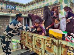 लोगों को किया जा रहा शिफ्ट, NDRF, SDRF तैनात... तस्वीरों में देखें कितना विकराल रूप ले रहा है चक्रवात 'बिपरजॉय'