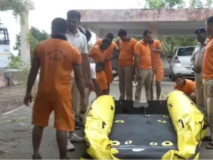 A team of the Gujarat State Disaster Response Force was seen in Gujarat's Naliya preparing up for cyclone 'Biparjoy. (Source: ANI)