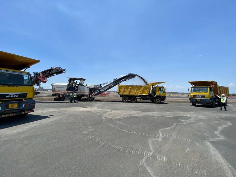 mumbai News re carpeting work of mumbai international airport runway is complete Mumbai Airport: मुंबई आंतरराष्ट्रीय विमानतळाच्या धावपट्टीचं रिकार्पेटिंगचं काम पूर्ण, कार्यक्षमतेसह सुरक्षाही वाढली