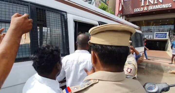 Senthil Balaji Arrest: அமைச்சர் செந்தில் பாலாஜி கைது எதிரொலி; கரூர் மாவட்டம் முழுவதும் போலீஸ் பாதுகாப்பு