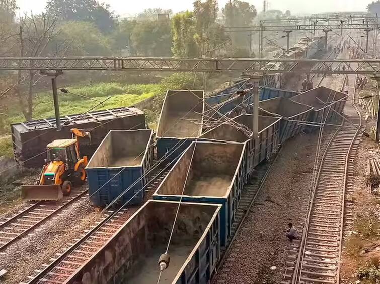 Andhra Pradesh: Goods Train Derails On Vizag-Vijayawada Route, Affects Rail Traffic Andhra Pradesh: Goods Train Derails On Vizag-Vijayawada Route, Affects Rail Traffic