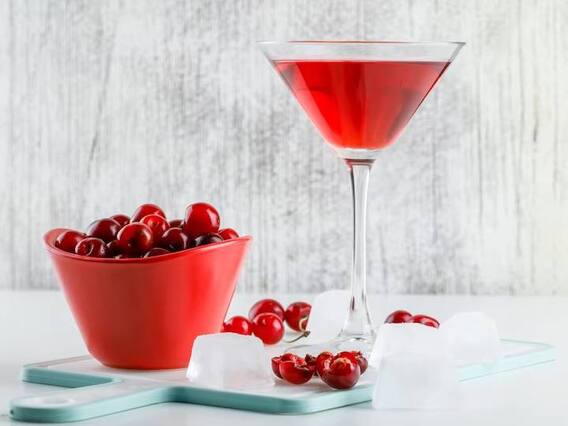 Cranberry Margarita: वीकेंड पर दोस्तों के साथ पार्टी का है प्लान, तो यह ड्रिंक जरूर करें शामिल