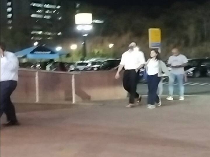 दोनों को निर्माता अमृतपाल सिंह बिंद्रा की बर्थडे पार्टी में साथ में स्पॉट किया गया. हालांकि दोनों में से किसी ने भी कभी अपनी डेटिंग की खबरों को लेकर कोई रिएक्शन नहीं दिया है.