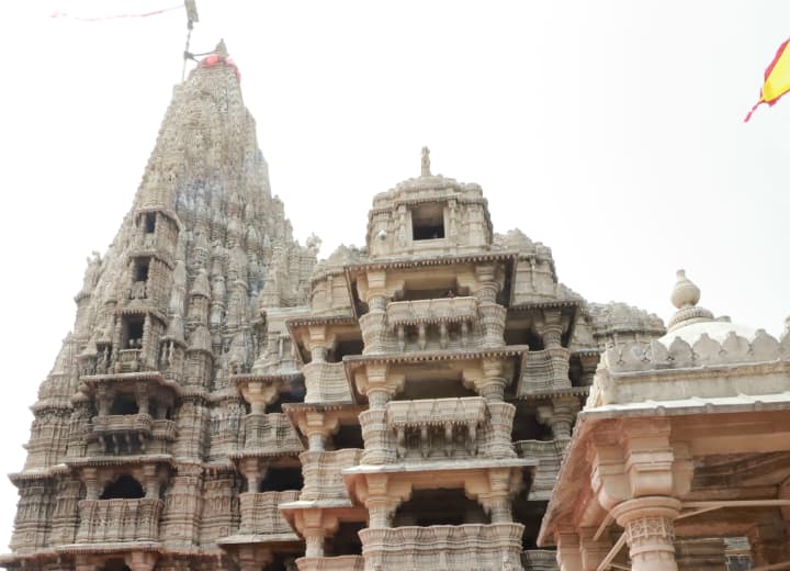 Cyclone Biparjoy Dwarkadhish Temple in Gujarat Dwarka will be closed on 15th June Gujarat: चक्रवाती तूफान बिपरजॉय के चलते कल बंद रहेगा द्वारकाधीश मंदिर, SDM ने दी जानकारी