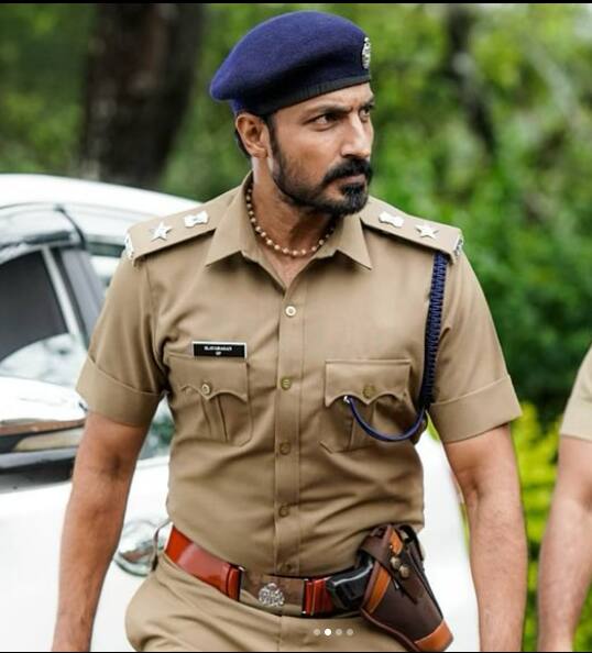 தற்போது கார்த்தி நடித்த கைதியில் அடைக்கலம் கதாபாத்திரத்தில் நடித்த ஹரீஷ் உத்தமன் அவரது இன்ஸ்டா ஸ்டோரியில் எல்.சி.யூ பற்றி ஷேர் செய்துள்ளார்.