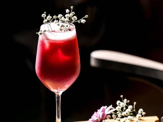 Cranberry Margarita: वीकेंड पर दोस्तों के साथ पार्टी का है प्लान, तो यह ड्रिंक जरूर करें शामिल