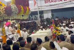 Aashadhi Wari 2023 : अवघा रंग एक झाला... ज्ञानोबा, तुकोबांच्या पालखीचं पुण्यातून प्रस्थान, भक्तीमय वातावरणात पुणेकरांनी दिला निरोप