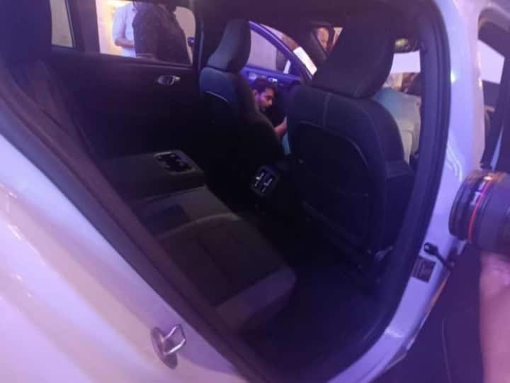 Inside, much of the design is similar to the XC40 but it is also the first Volvo to have a leather-free interior while also using recycled materials for interior carpets etc. (Image Source: Somnath Chatterjee)