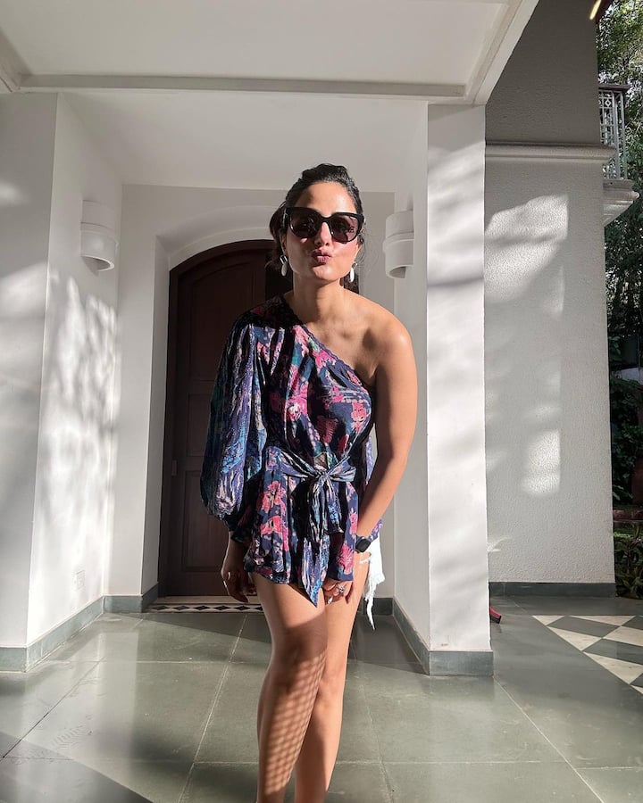 Hina paired the outfit with ripped white shorts. (Image Source: Instagram/Hina Khan)