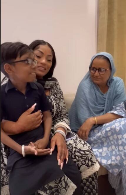 ਉਹ ਆਪਣੇ ਲੋਕਾਂ ਨਾਲ ਖੜ੍ਹਦਾ ਸੀ ਤੇ ਇਹੀ ਵਜ੍ਹਾ ਹੈ ਕਿ ਮੈਂ ਉਸ ਨੂੰ ਸਭ ਤੋਂ ਵੱਧ ਪਸੰਦ ਕਰਦੀ ਹਾਂ... ਸਿੱਧੂ ਹਮੇਸ਼ਾ ਸਾਡੇ ਦਿਲਾਂ ਵਿੱਚ ਰਹੇਗਾ।’’ ਸਟੈਫਲੋਨ ਨੇ ਕਿਹਾ ਕਿ ਉਹ ਇਕ ਗੀਤ ਦੀ ਸ਼ੂਟਿੰਗ ਵੀ ਇਸ ਇਲਾਕੇ ਵਿੱਚ ਕਰਕੇ ਜਾਵੇਗੀ।