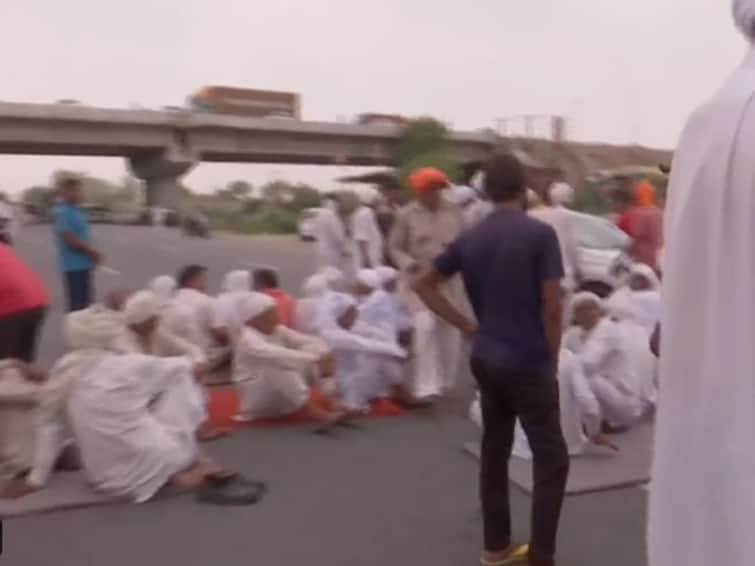 Haryana Bandh: Protesting Khaps, Farmers Block Rohtak-Delhi NH In Bahadurgarh — WATCH