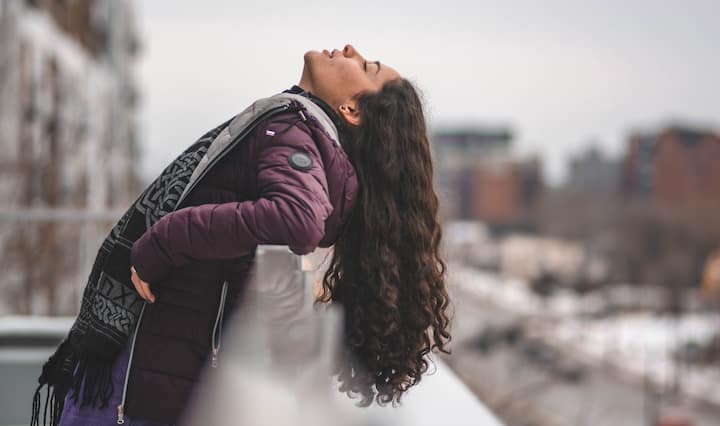 Hair Care Tips: লম্বা চুলের সঠিক ভাবে যত্ন এবং পরিচর্যা করার জন্য প্রতিদিন কী কী করণীয়, আর কী কী কাজ একেবারেই করবেন না, সেগুলো একঝলকে দেখে নেওয়া যাক।