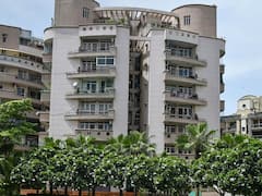 ग्रेटर नोएडा की इस सोसाइटी में लागू हुआ ड्रेस कोड, लुंगी-नाइटी पहनकर घूमने पर लगी रोक