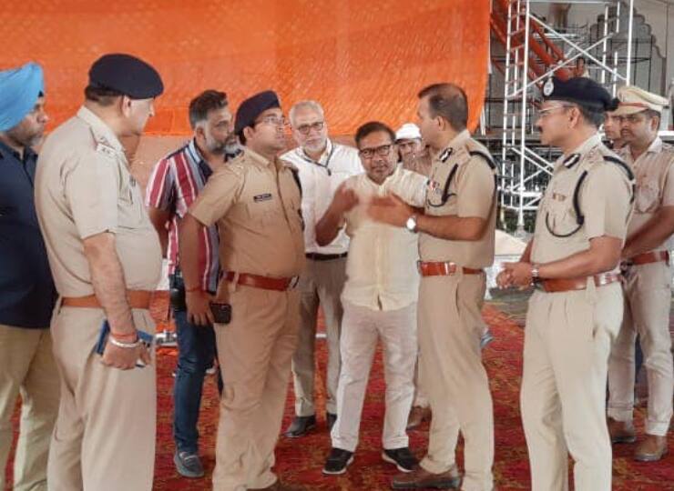 Haryana: यमुनानगर में प्लाई बोर्ड कारोबारी और उनकी पत्नी को बंधक बना लूट से मचा हड़कंप, लुटेरे मौके से फरार Haryana Ply board businessman and his wife taken hostage in Yamunanagar for robbery robbers escaped from the spot Haryana: यमुनानगर में प्लाई बोर्ड कारोबारी और उनकी पत्नी को बंधक बना लूट से मचा हड़कंप, लुटेरे मौके से फरार