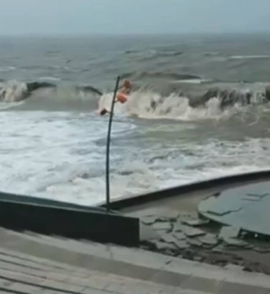 Cyclone Biparjoy Live Updates: By the evening of June 15, the cyclone will cross Saurashtra, Kutch Cyclone Biparjoy Live Updates: દિવના દરિયાનું રૌદ્ર રૂપ, ખુકરી નજીક દરિયો બન્યો ગાંડોતૂર