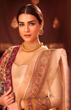 In Pics : 'आदिपुरुष' रिलीजआधी Kriti Sanon ने शेअर केले खास फोटो; अनारकली ड्रेसमध्ये खुललं अभिनेत्रीचं सौंदर्य