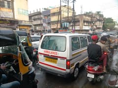 Photo: पाऊस पडताच संभाजीनगर शहरात ठिकठिकाणी वाहतूक जाम, रुग्णवाहिकाही अडकली
