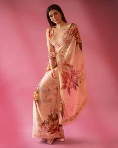 Karishma Tanna Looks Elegant In A Floral Printed Saree. See Pics