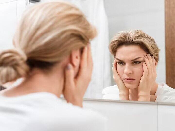 what is body dysmorphic disorder know its symptoms आप भी अपने चेहरे की बनावट को देखकर सोचते हैं नेगेटिव? कहीं आपको ये दिमागी बीमारी तो नहीं