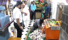 Renuka Mata Temple : माहूरच्या रेणुकामाता मंदिराच्या दानपेटीत भरभरुन दान, लाखोंचा ऐवज जमा