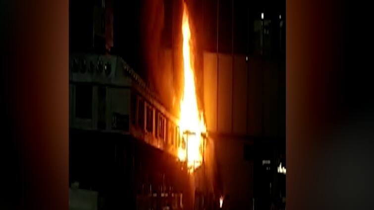 Delhi Fire Incident: a massive fire broke out in a 3 storey building in delhi mayapuri area Fire: દિલ્હીમાં આગ, માયાપુરીમા ત્રણ માળની બિલ્ડિંગમાં આગ લાગતા નાસભાગ, ફાયર બ્રિગેડની 13 ગાડીઓ પહોંચી