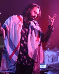 ਦਿਲਜੀਤ ਦੋਸਾਂਝ ਤੋਂ ਗਿੱਪੀ ਗਰੇਵਾਲ ਘਿਰ ਚੁੱਕੇ ਵਿਵਾਦਾਂ 'ਚ, ਕਿਸੇ 'ਤੇ ਗਾਣਾ ਕਾਪੀ ਕਰਨ ਤਾਂ ਕਿਸੇ 'ਤੇ ਐਵਾਰਡ ਖਰੀਦਣ ਦੇ ਲੱਗੇ ਇਲਜ਼ਾਮ